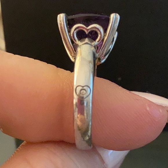 Cushion Cut Amethyst ring - Picture 2 of 6